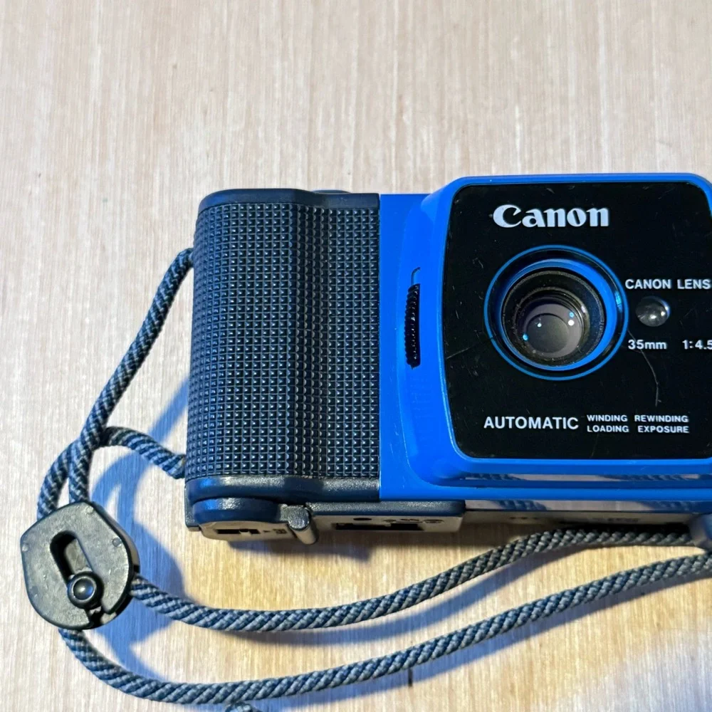 Canon Snappy 20 BLUE 35mm 1:4.5 Point & Shoot Film Camera Broken “Parts/Repair”
